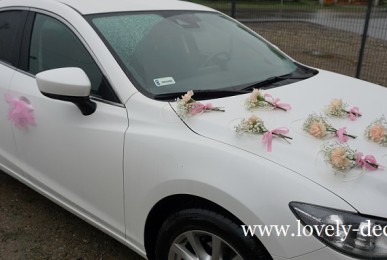 dekoracja samochodu do ślubu